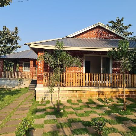 Brick Villa Карджат Екстериор снимка